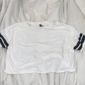 H&M White and black crop tee
